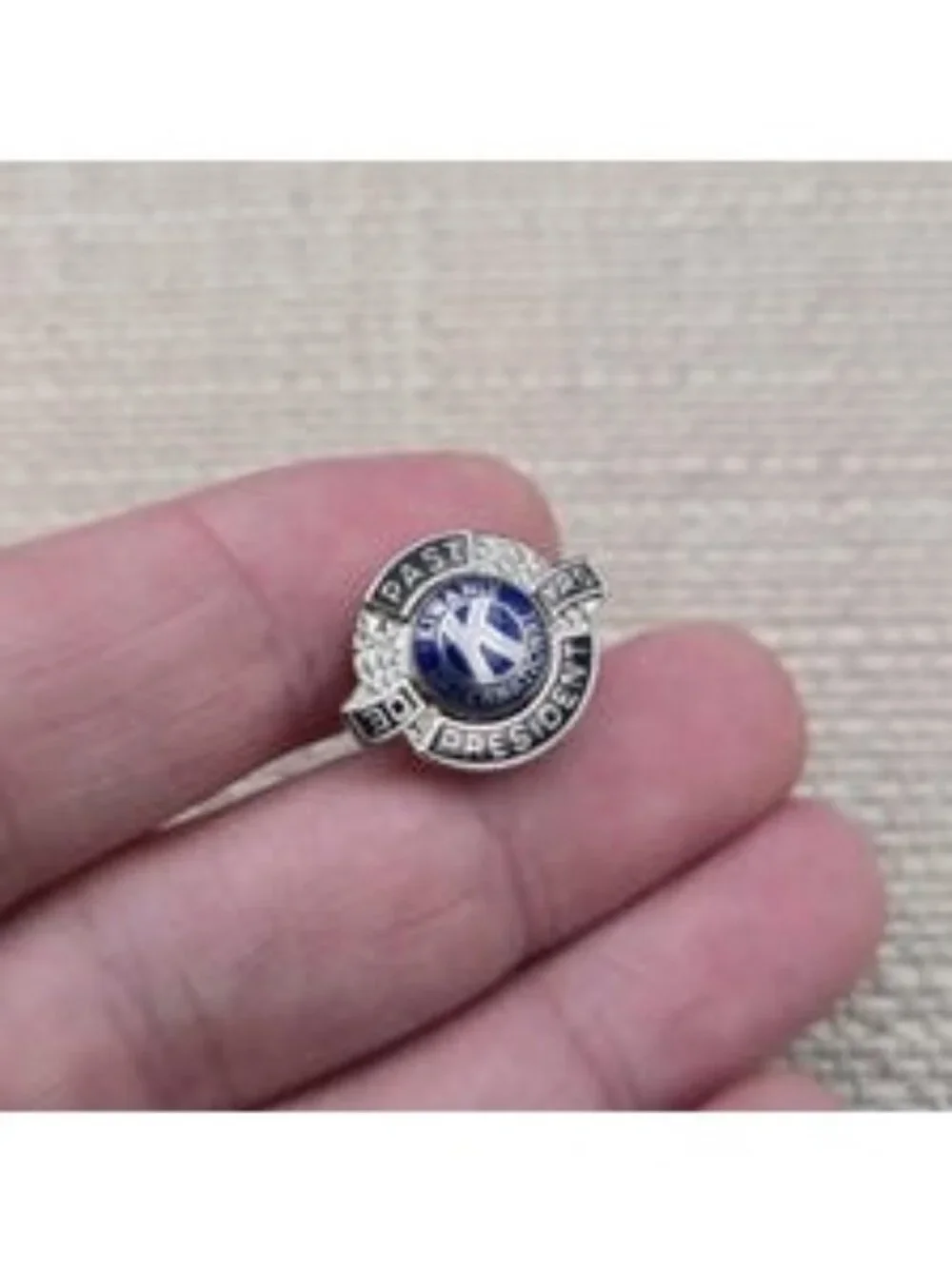 Kiwanis International 30 Yrs Past President Enamel Lapel Pin Club Badge A8390